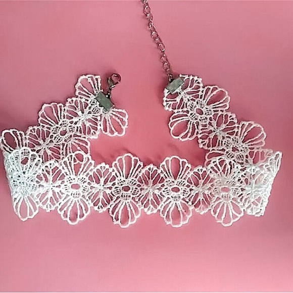 ⚜️𝟯𝟬%𝗢𝗙𝗙 𝗯𝘂𝗻𝗱𝗹𝗲𝘀 𝟯+⚜️ NEW Wide Lace Floral Thick Choker - Picture 10 of 14